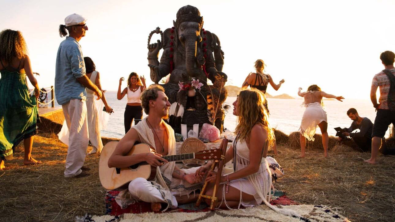 Fern Olivia and Maxim Marlo playing live music in front of a beautiful Ganesha statue