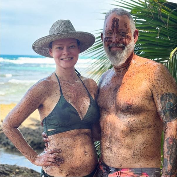 Couple on the beach enjoying the Pranamore cacao spa experience