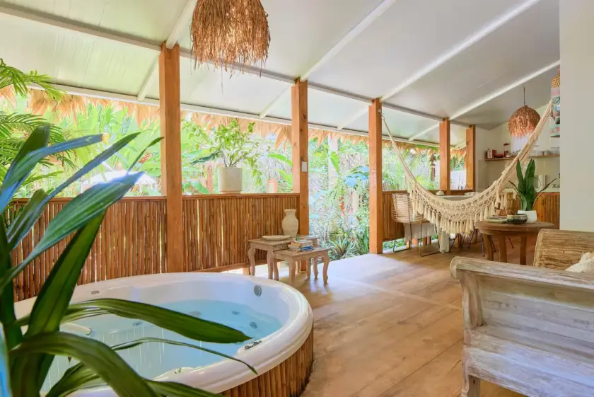 Private terrace and jacuzzi surrounded by tropical greenery at the Pranamor retreat accommodation